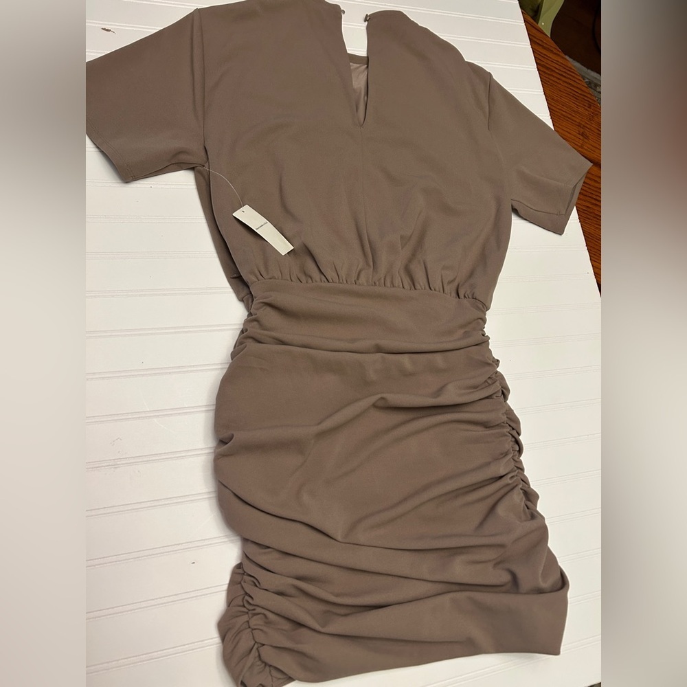NWT Abercrombie & Fitch Taupe Ruched Short Sleeve Mini Dress – Medium Tall - Picture 3 of 10